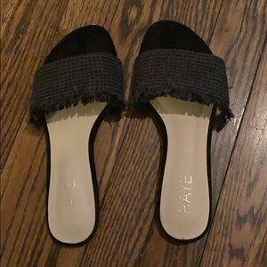 Raye weaved slides